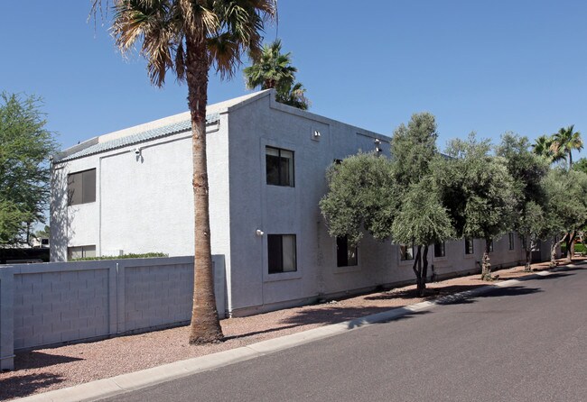 Gray Stone Condominiums in Phoenix, AZ - Building Photo - Building Photo