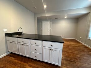 55 Cary Ave, Unit 1 in Chelsea, MA - Building Photo - Building Photo