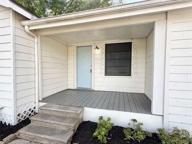 832 S Anderson St in Angleton, TX - Building Photo - Building Photo