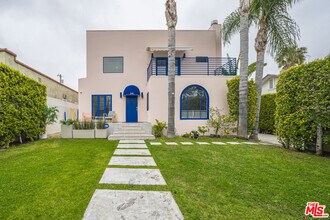 848 N Las Palmas Ave in Los Angeles, CA - Building Photo - Building Photo