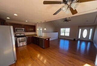 105 Amy Ct in Radcliff, KY - Building Photo - Building Photo