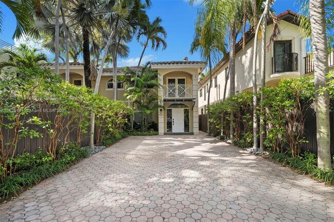 3143 Day Ave in Miami, FL - Building Photo - Building Photo