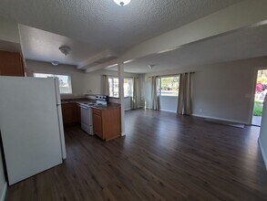 2951 Robert Ct in Redding, CA - Building Photo - Building Photo