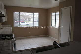 1205 Woodbury Ln in Stockton, CA - Building Photo - Building Photo