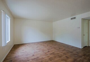 Sahuaro West Apartments in Phoenix, AZ - Foto de edificio - Building Photo