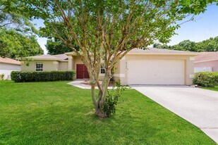 8125 Oakhurst Blvd in Lakeland, FL - Building Photo