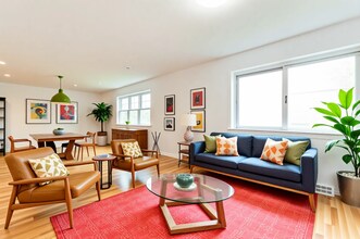6 Kippy Dr in Newton, MA - Building Photo - Building Photo