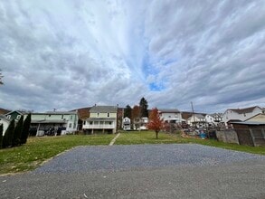 423 Center St in Lykens, PA - Building Photo - Building Photo