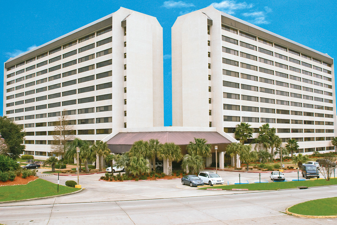 Bluebonnet Towers - ALL UTILITIES INCLUDED in Baton Rouge, LA - Foto de edificio