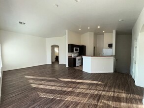 8678 Tom Noon Ave, Unit 101 in Las Vegas, NV - Building Photo - Building Photo