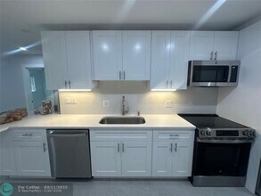 4951 SW 28th Terrace in Fort Lauderdale, FL - Foto de edificio - Building Photo