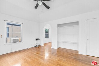 5918 3/4-5914 Willoughby Ave in Los Angeles, CA - Building Photo - Building Photo