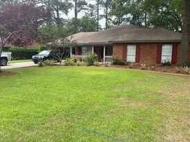 406 Miner Dr in Richmond Hill, GA - Building Photo