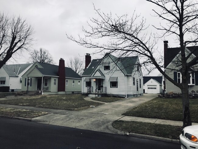 property at 1640 Rosemont Blvd
