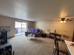 110 W 11th St, Unit 3 in Kaukauna, WI - Building Photo - Building Photo