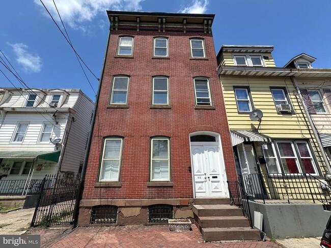 property at 52 Bayard St