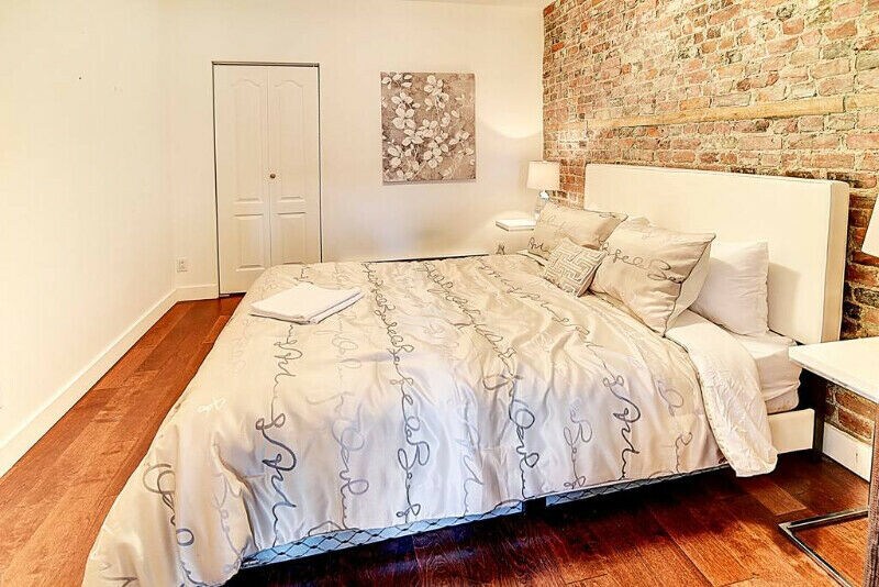 4823 Saint-Urbain Rue in Montréal, QC - Building Photo