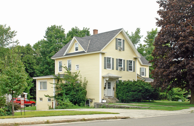 103 Elm St in Milford, NH - Foto de edificio - Building Photo