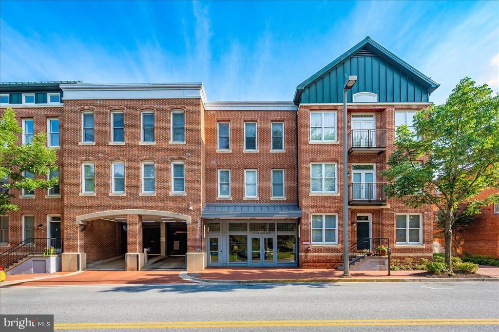 35 E All Saints St in Frederick, MD - Building Photo