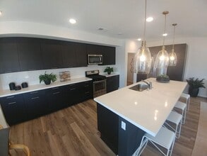 5201 Beachside Ln in San Diego, CA - Building Photo - Building Photo