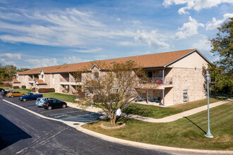 White Pines in Merrillville, IN - Building Photo - Primary Photo