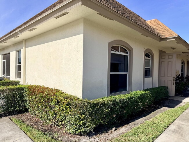 11973 Sturbridge Ln in Wellington, FL - Building Photo - Building Photo