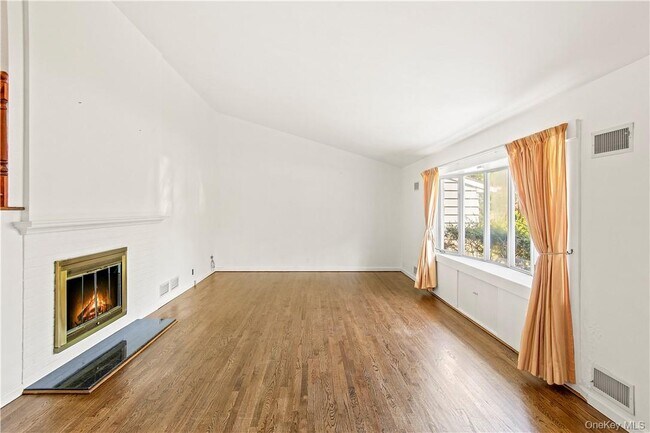 372 Heathcote Rd in Scarsdale, NY - Building Photo - Building Photo