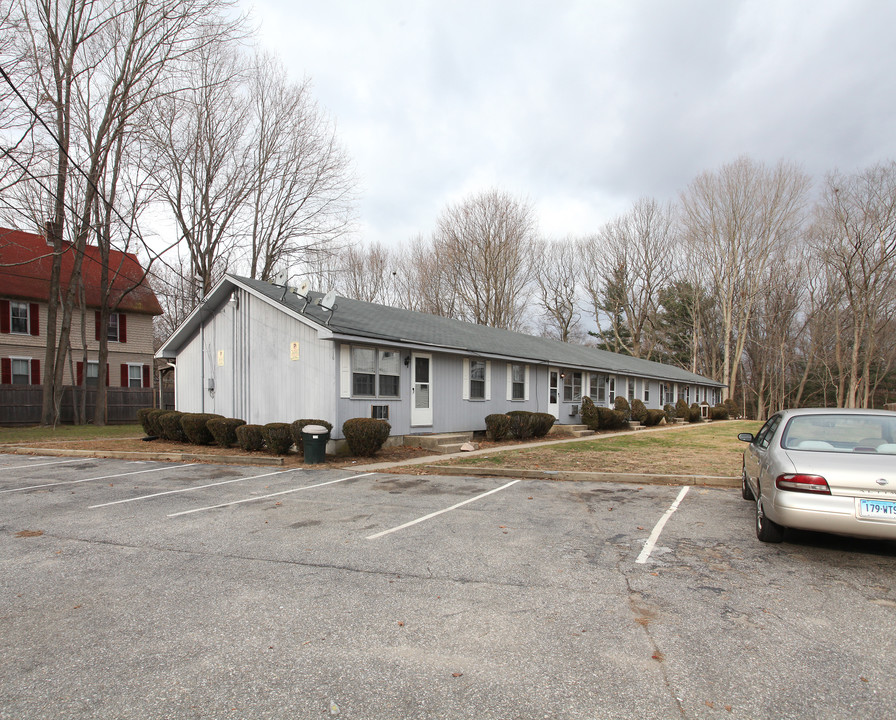 16 Old Plains Rd in Willimantic, CT - Building Photo