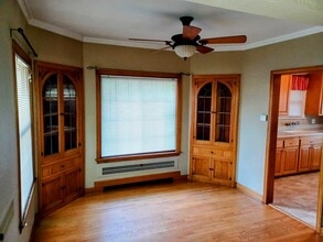 3037 S 38th St in Milwaukee, WI - Foto de edificio - Building Photo