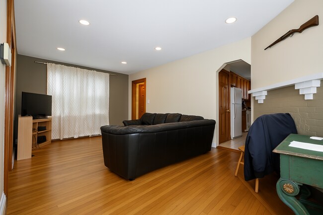 property at 27 S Crescent Circuit