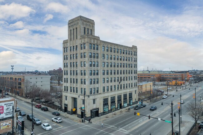 2400 W Madison St