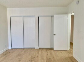 21707 Roscoe Blvd in Los Angeles, CA - Building Photo