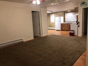 1021 Dogwood St in Fairbanks, AK - Building Photo - Building Photo