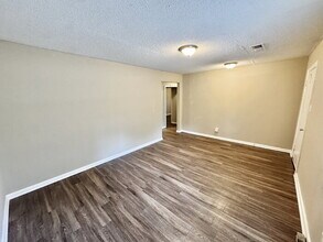 1761 Winston Dr in Memphis, TN - Building Photo - Building Photo