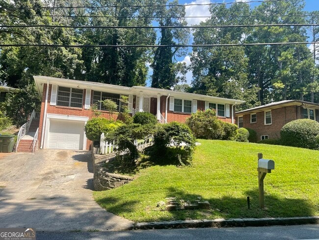 3027 Collier Dr NW in Atlanta, GA - Building Photo - Building Photo