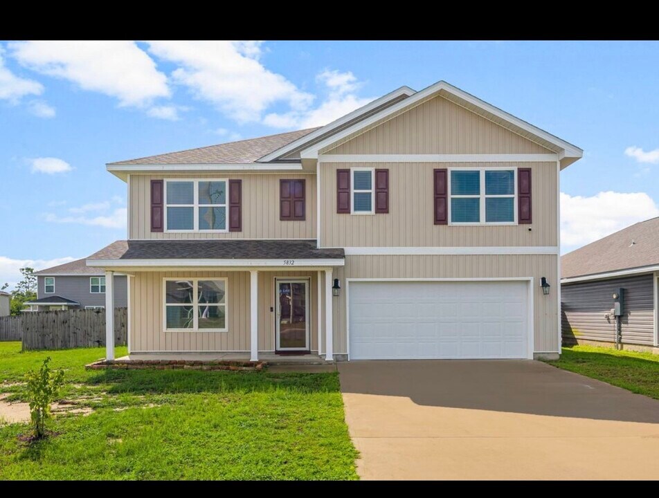 5832 Viking Wy in Panama City, FL - Building Photo