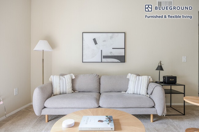 5535 Westlawn Ave, Unit SI FL1-ID1393 in Los Angeles, CA - Building Photo - Building Photo