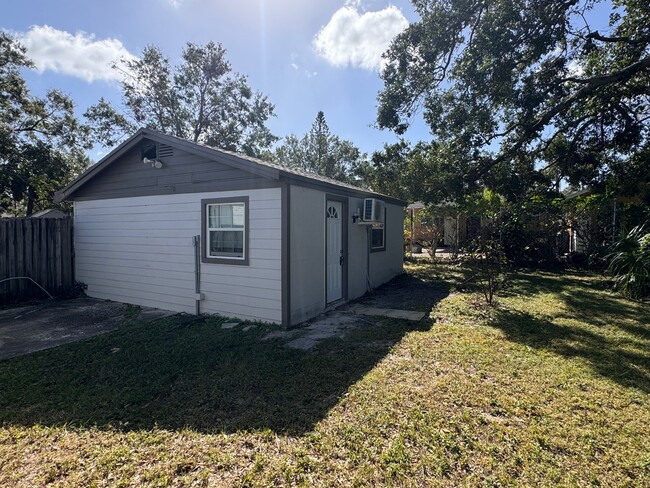 2108 W St Louis St in Tampa, FL - Foto de edificio - Building Photo