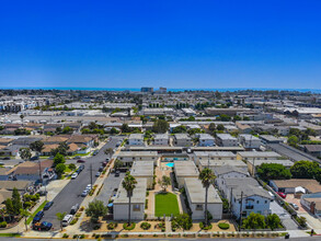 Villa West Apartments in Costa Mesa, CA - Building Photo - Building Photo