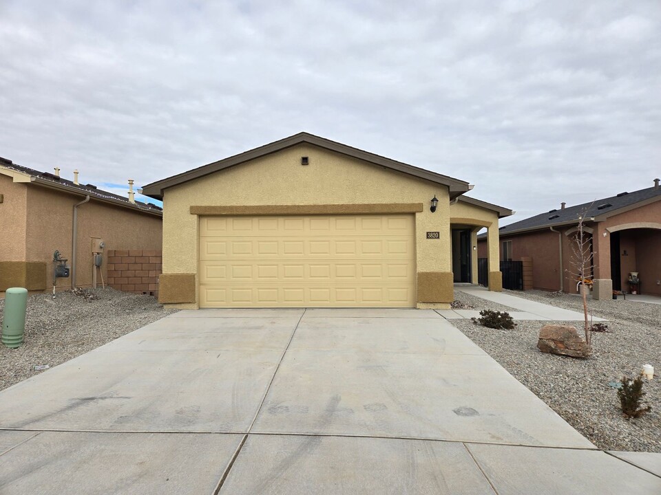 3820 Hernandez St SW in Los Lunas, NM - Building Photo