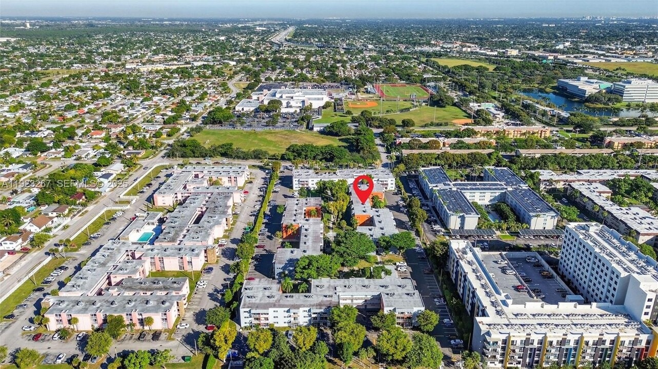 11309 SW 200th St in Miami, FL - Building Photo