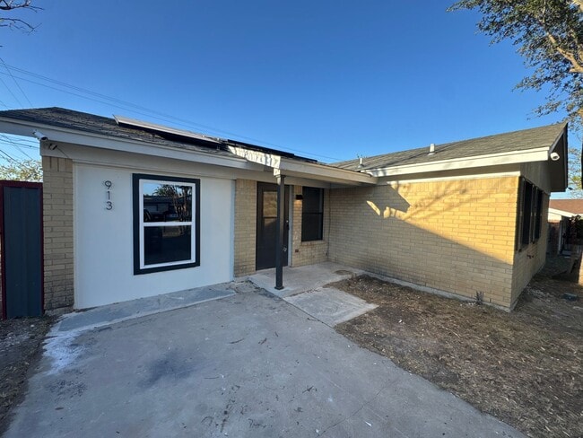 property at 913 N 19th St