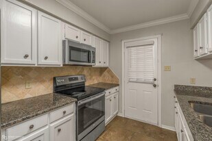 10120 Carlsbad Dr in Shreveport, LA - Building Photo