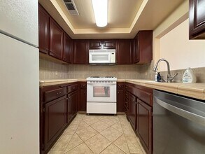 2890 E Huntington Blvd in Fresno, CA - Building Photo - Building Photo