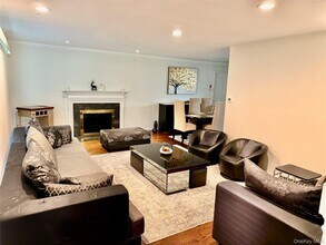 13 Colonial Rd in Scarsdale, NY - Building Photo - Building Photo