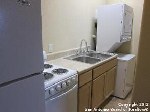 810 Almadin in San Antonio, TX - Building Photo - Building Photo