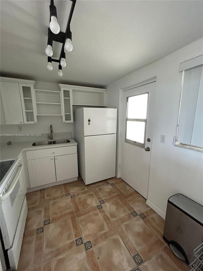 7850 Byron Ave in Miami Beach, FL - Building Photo - Building Photo