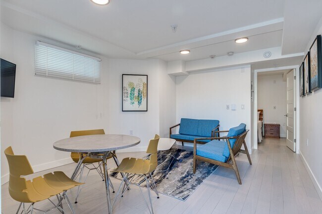 1429 Haro St in Vancouver, BC - Building Photo - Building Photo