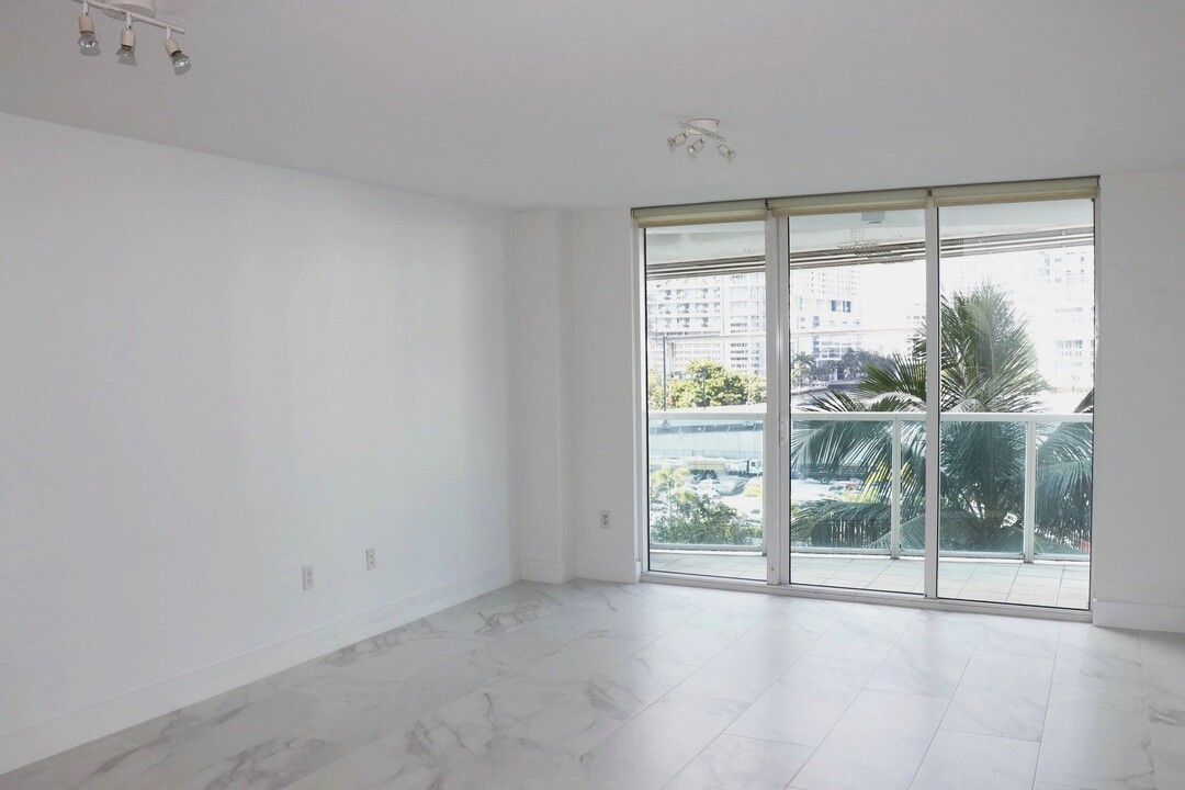 31 SE 5th St, Unit 507 in Miami, FL - Building Photo