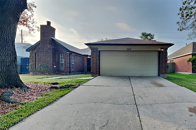 property at 5419 Roserock Ln